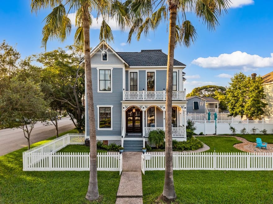 1728 Avenue M, Galveston, Texas