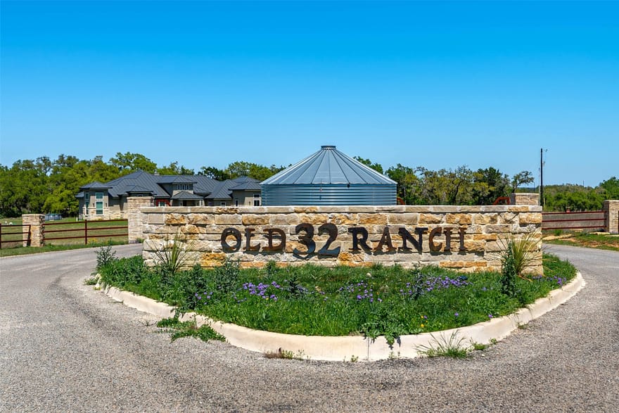 612 Whiskey Trail, Blanco, Texas