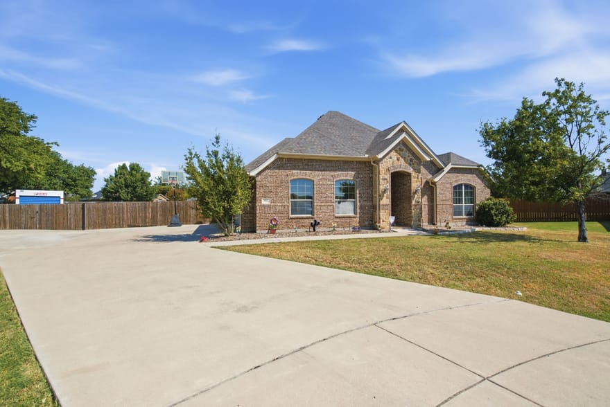 3112 White Horse Court, Granbury, Texas