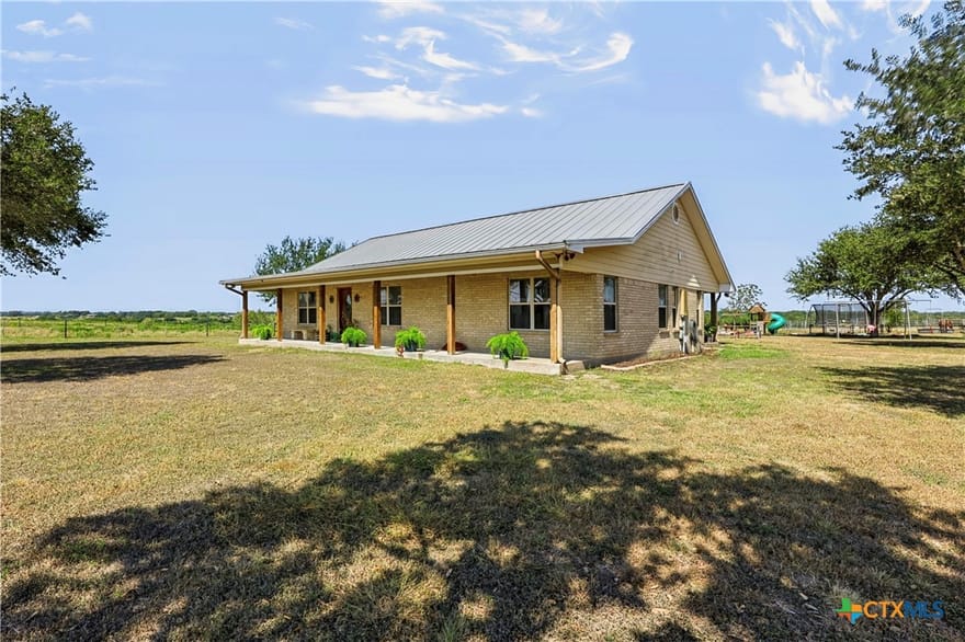 4800 Petter Rainosek Loop, La Grange, Texas