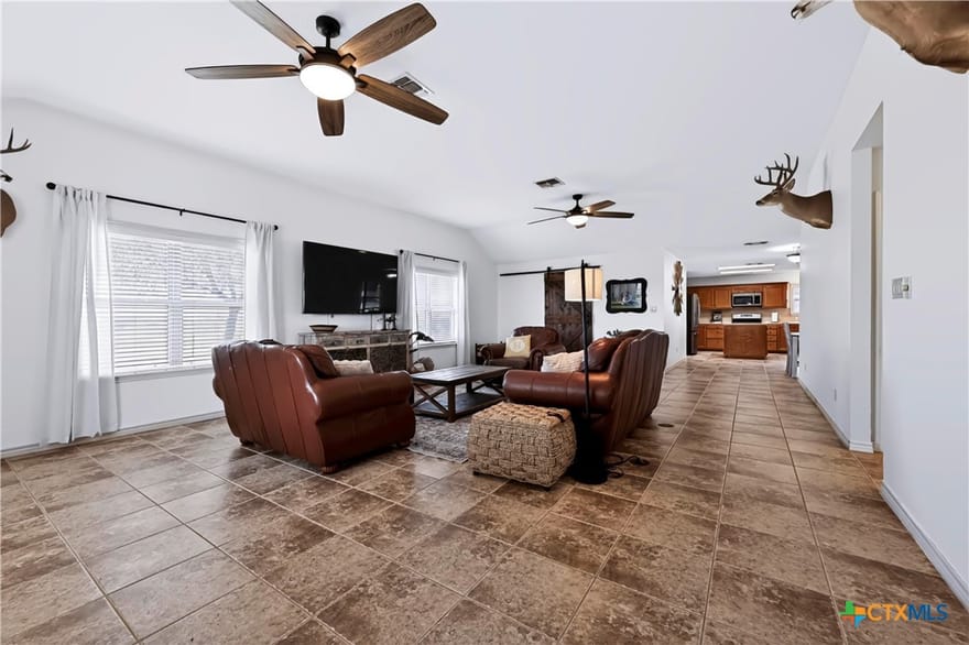 4800 Petter Rainosek Loop, La Grange, Texas