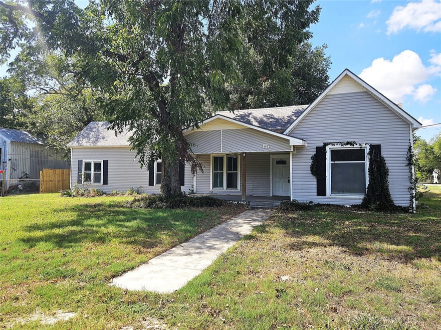 402 E State Street, Groesbeck, Texas