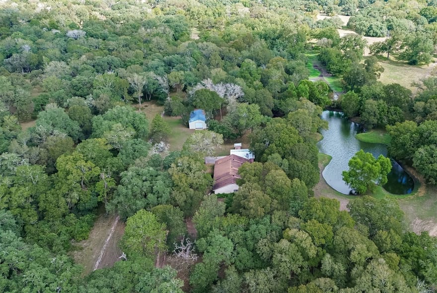 1135 Buescher Road, Columbus, Texas