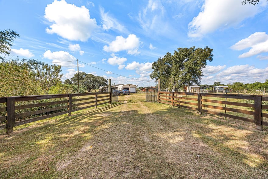 1925 County Road 2274, Cleveland, Texas