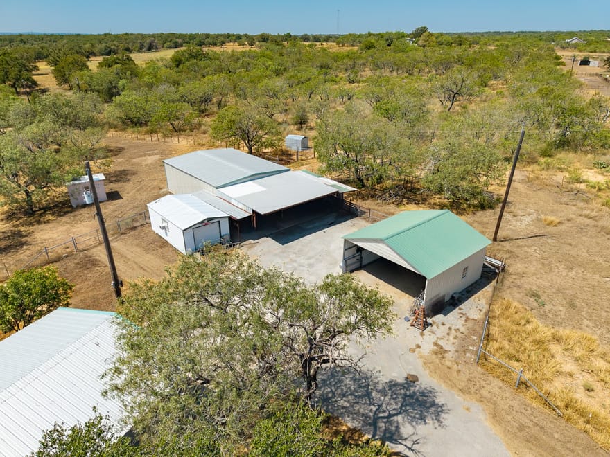 1951 Dowdy Road, Seguin, Texas