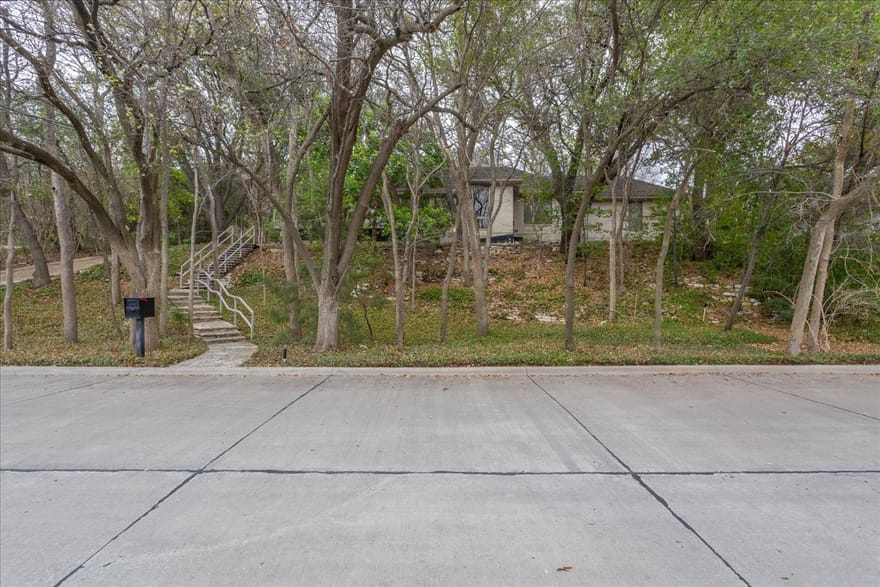 2001 Deepdale Drive, Westover Hills, Texas