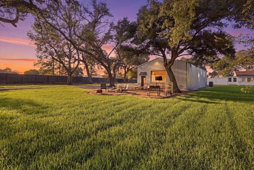 15920 State Highway 65, Stowell, Texas