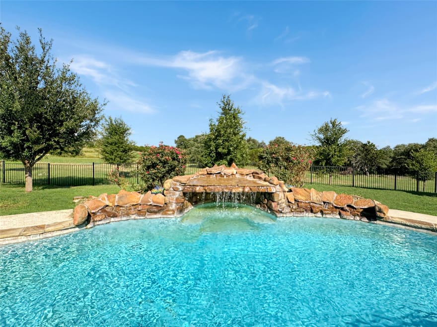 6509 Ladybank Court, Cleburne, Texas