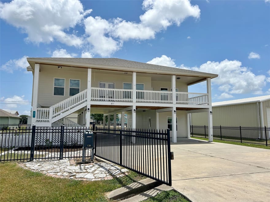 811 W Bayshore Drive, Palacios, Texas
