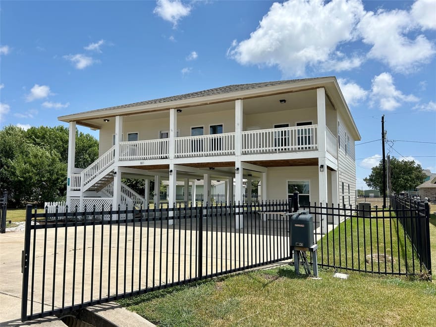 811 W Bayshore Drive, Palacios, Texas