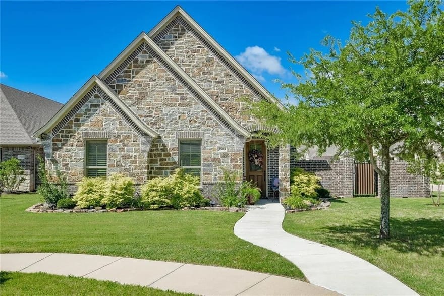 3503 Fountain Way, Granbury, Texas