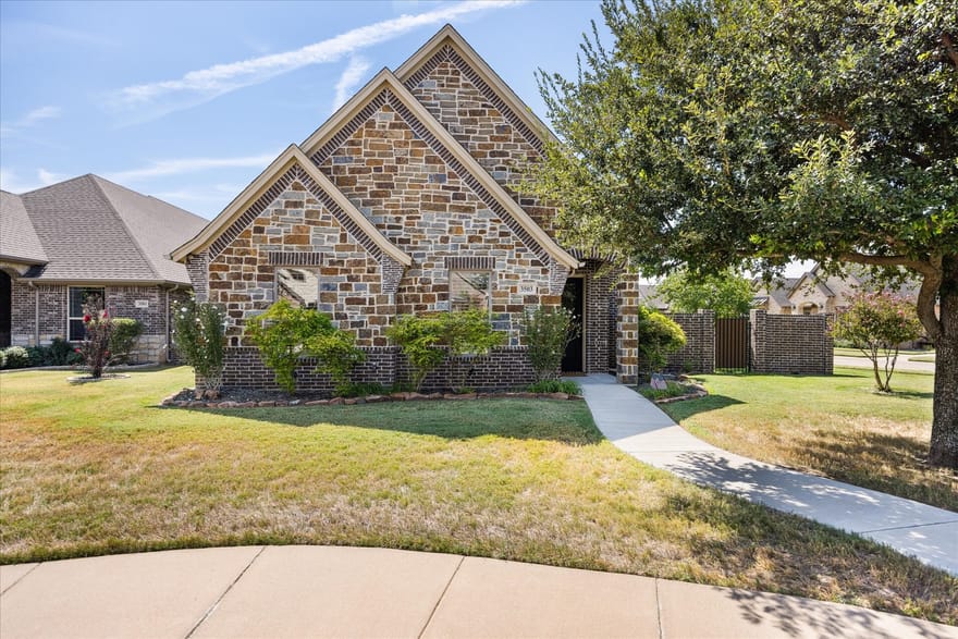 3503 Fountain Way, Granbury, Texas
