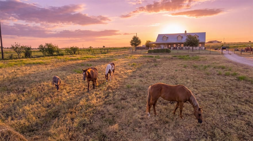 8928 County Road 1232, Godley, Texas