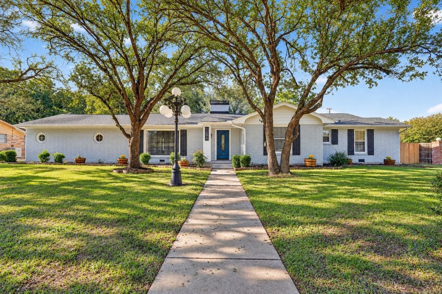 1204 Loma Alta Place, Cleburne, Texas