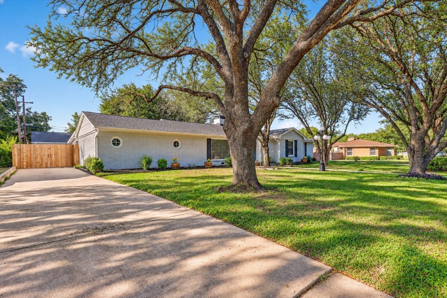 1204 Loma Alta Place, Cleburne, Texas