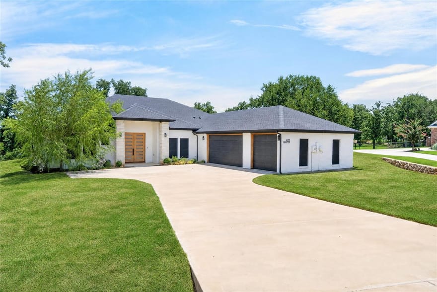 4013 Legend Trail, Granbury, Texas