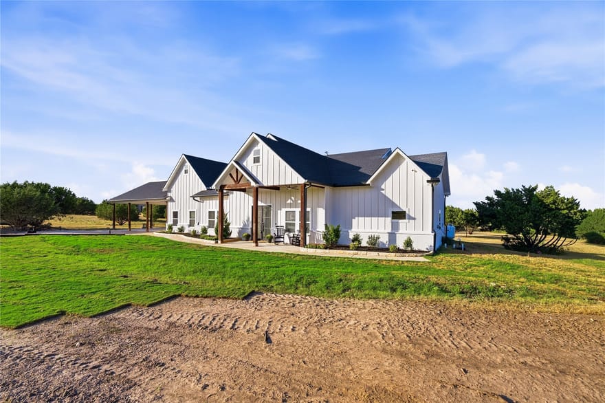 1045 Augustus Court, Rio Vista, Texas