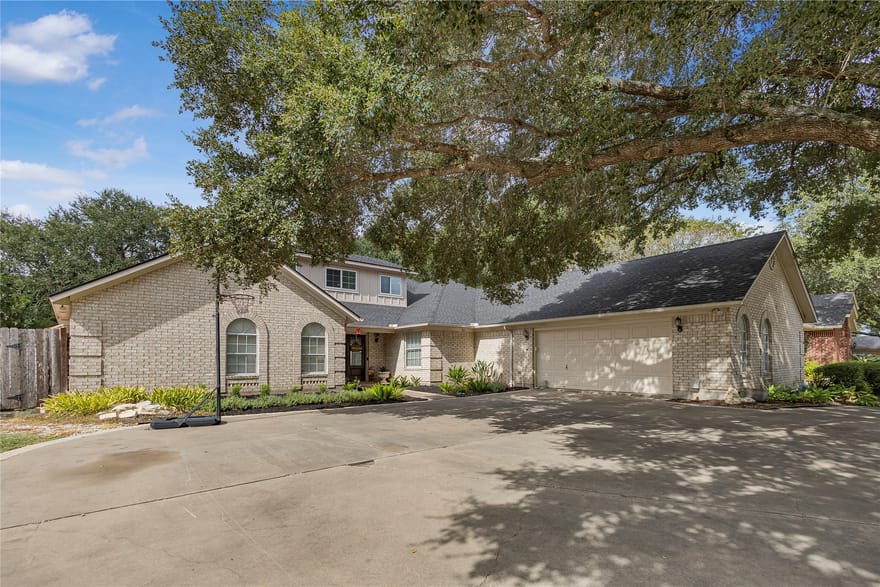 105 Tournament Drive, Victoria, Texas