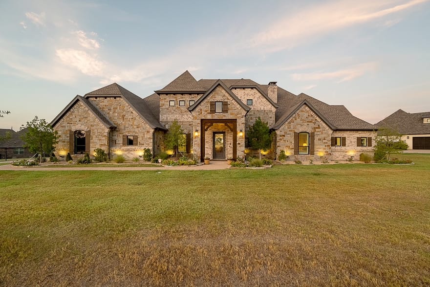 10613 Kyle Circle, Burleson, Texas