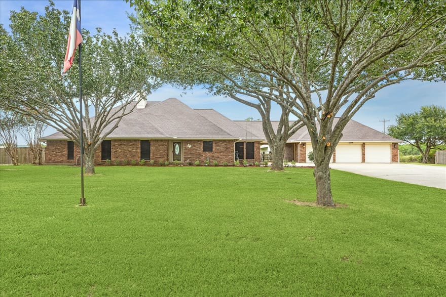 9102 N Humble Camp Road, Dickinson, Texas