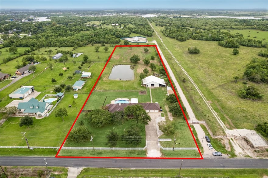 9102 N Humble Camp Road, Dickinson, Texas