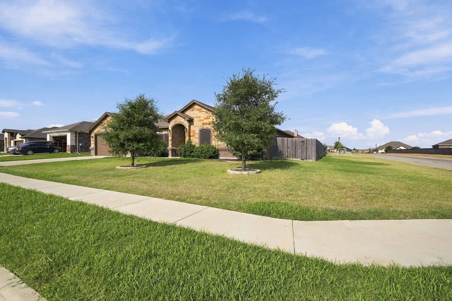 400 Juniper Drive, Troy, Texas