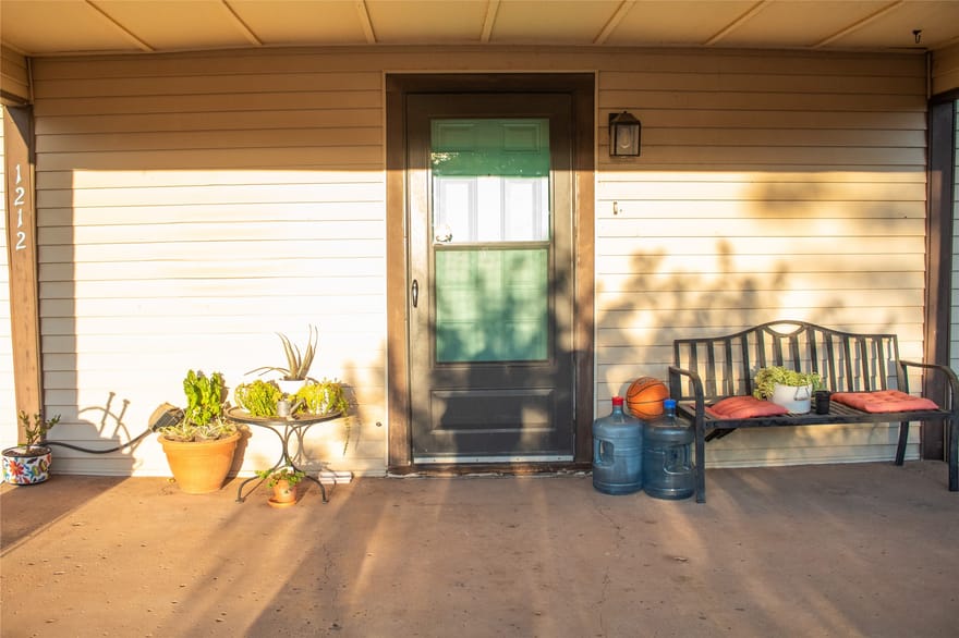 1212 Avenue Avenue, Anson, Texas