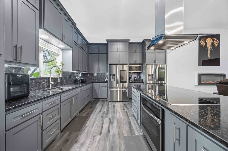 9318 E Creek Bend Drive, Needville, Texas