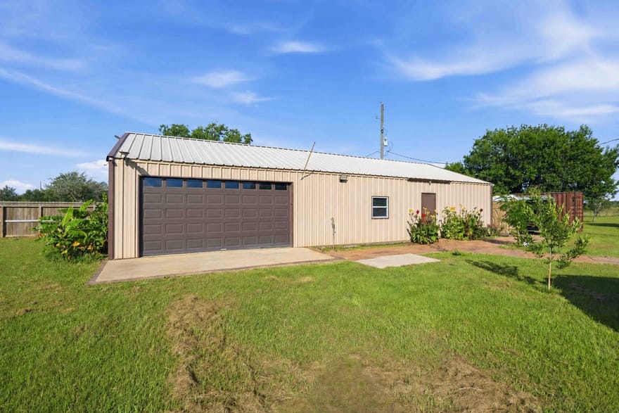 9318 E Creek Bend Drive, Needville, Texas