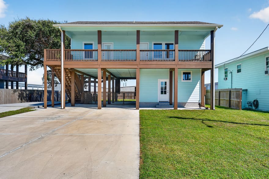 146 Port Avenue, Rockport, Texas