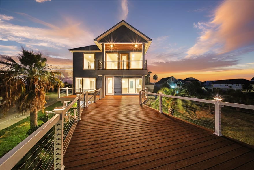 243 Bamaku Bend, Tiki Island, Texas