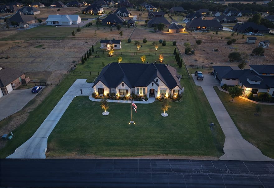 317 Kenyon Court, Granbury, Texas