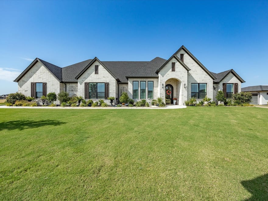 317 Kenyon Court, Granbury, Texas