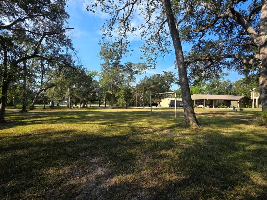 163 Byrd Salyer Road, Blessing, Texas