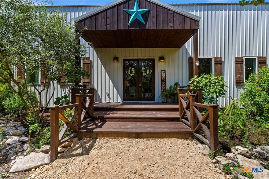 420 Private Road 2843, Edna, Texas
