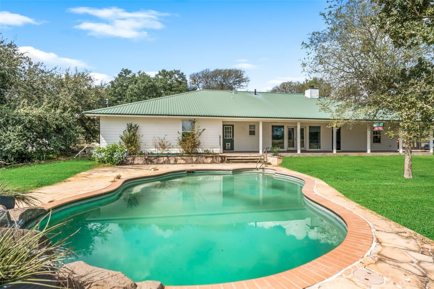 2373 County Road 248, Schulenburg, Texas