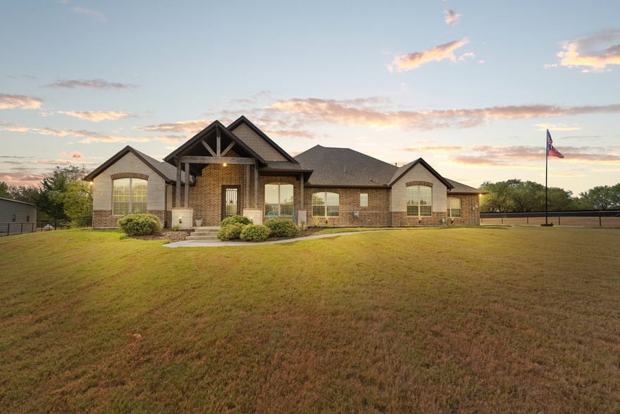 2533 Lime Court, Burleson, Texas