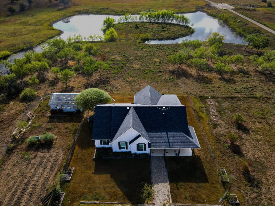 1028 County Road 108, Buckholts, Texas