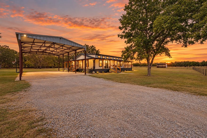 9771 Fm 51, Valley View, Texas