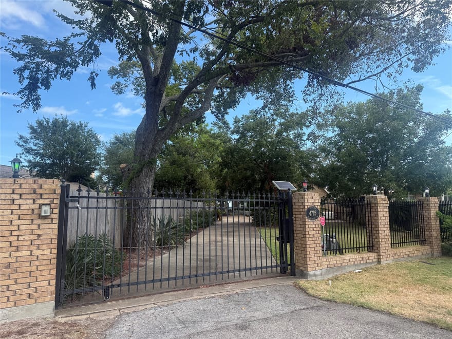 4715 W Bayshore Drive, Bacliff, Texas