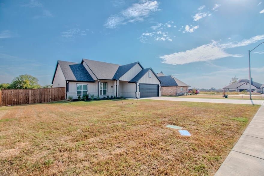 512 Austin Street, Callisburg, Texas