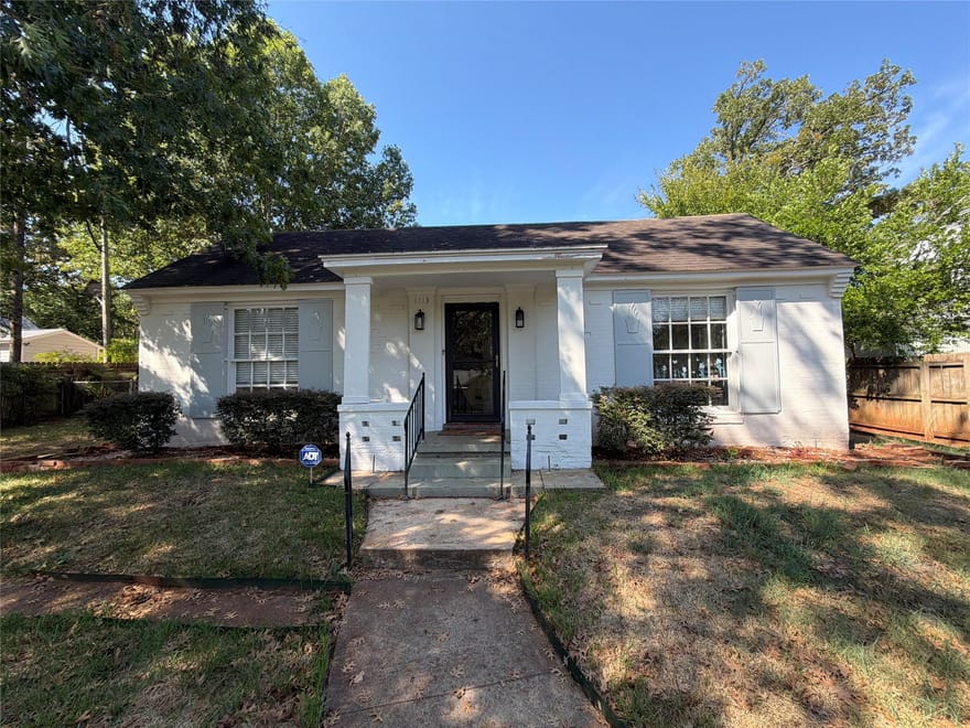 1113 S Sylvan Avenue, Palestine, Texas