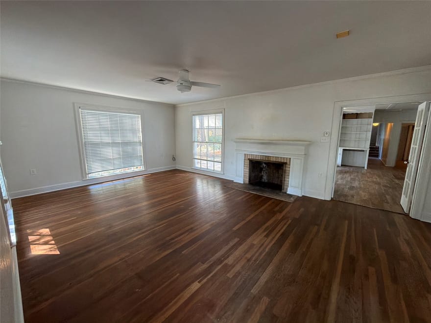 1113 S Sylvan Avenue, Palestine, Texas