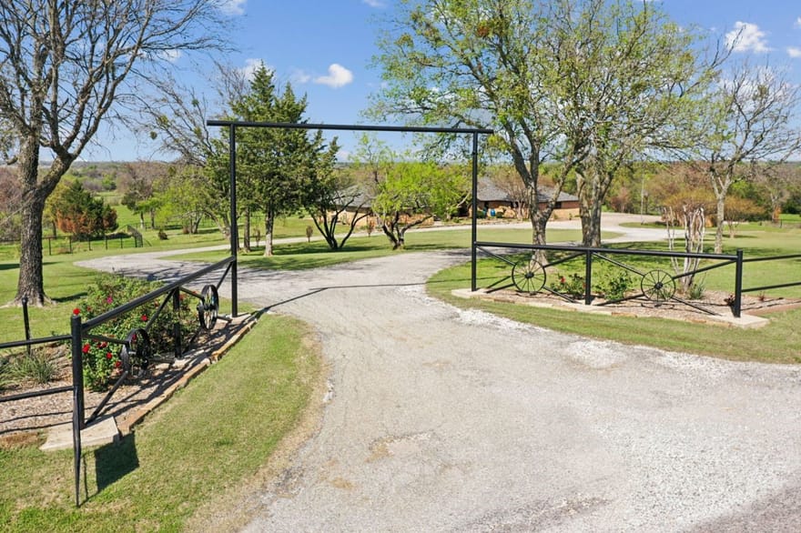 4517 Old Sherman Road, Whitesboro, Texas