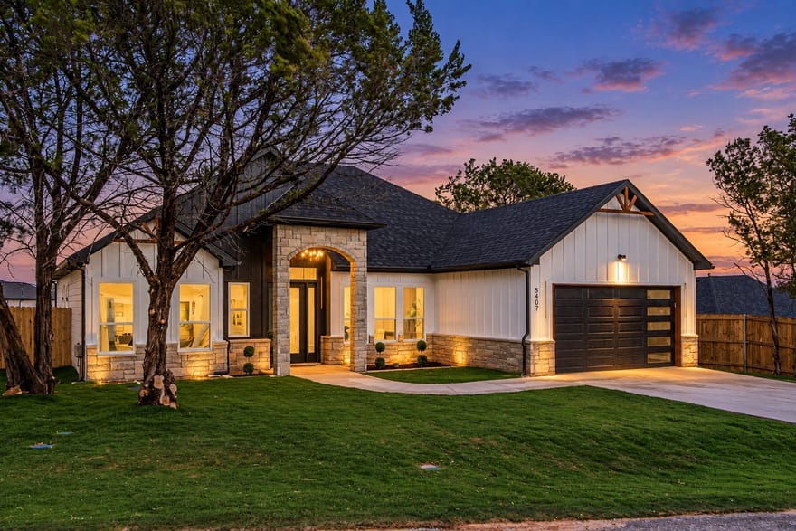 5407 Van Horn Drive, Granbury, Texas