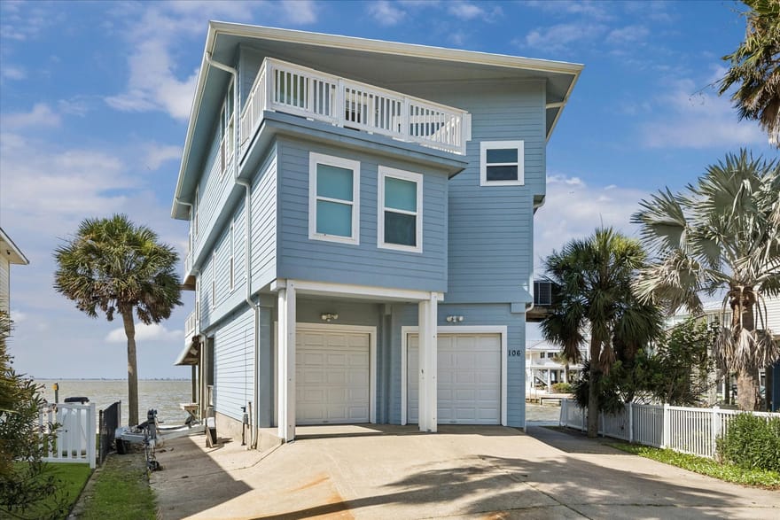 106 Quayside Drive, Tiki Island, Texas