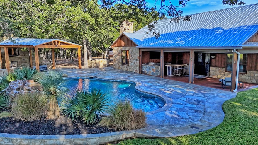 423 Brazos Street, Bowie, Texas