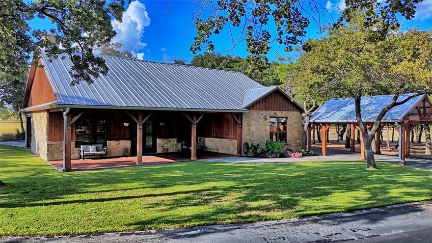 423 Brazos Street, Bowie, Texas
