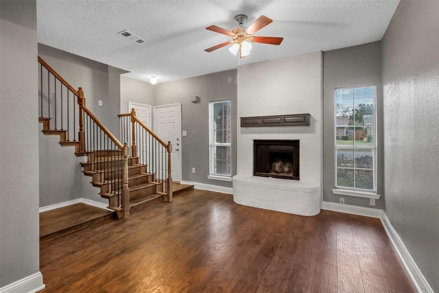800 Custer Street, Arlington, Texas