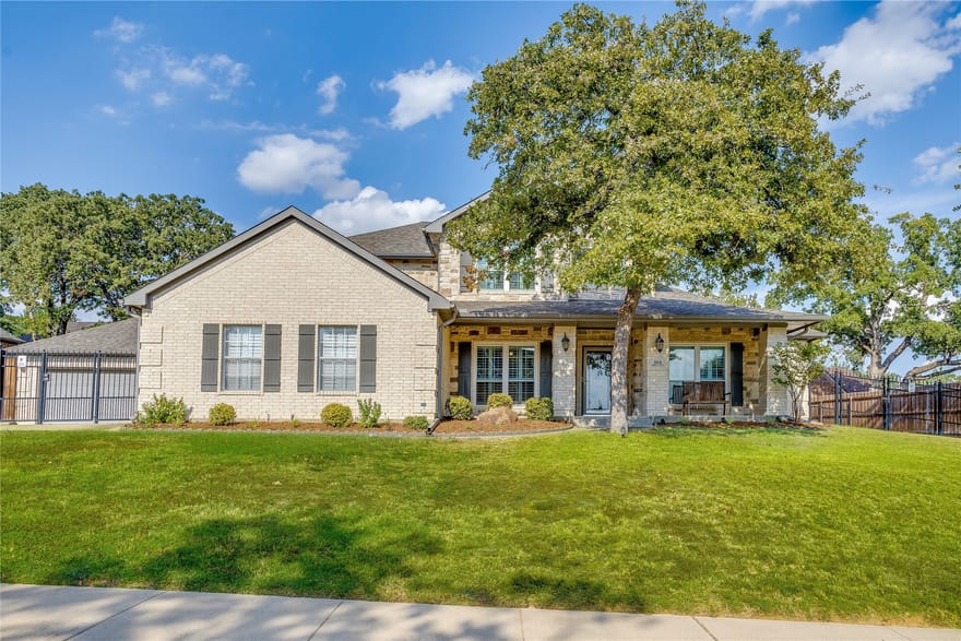 908 Bridle Path, Burleson, Texas